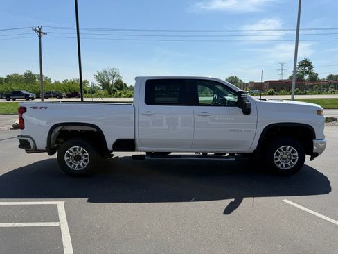 Used 2025 Chevrolet Silverado 2500 LT w/ Convenience Package AWD/4WD image 15