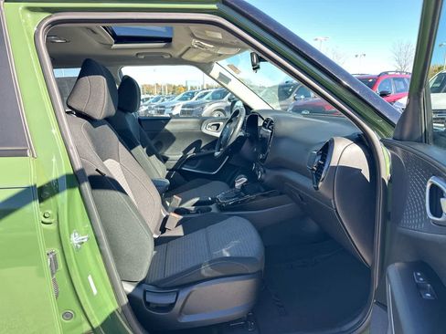 Used 2023 Kia Soul EX image 27
