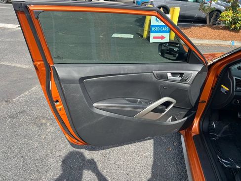 Used 2015 Hyundai Veloster Turbo FWD image 9