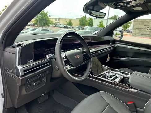 New 2026 Cadillac Escalade ESV Luxury w/ LPO, Floor Liner Package image 31