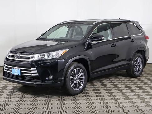 Used 2019 Toyota Highlander XLE AWD/4WD image 10