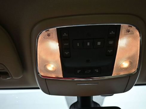 Used 2017 Jeep Grand Cherokee Overland image 31