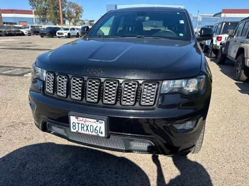 Used 2019 Jeep Grand Cherokee Altitude AWD/4WD image 2
