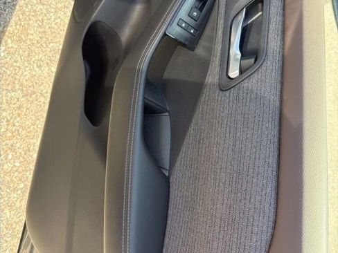 Used 2023 Nissan Rogue SV image 18