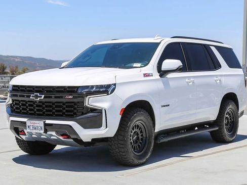 Used 2023 Chevrolet Tahoe Z71 w/ Luxury Package AWD/4WD image 3