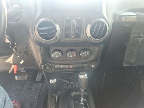 Used 2015 Jeep Wrangler Unlimited Sport w/ Quick Order Package 24S AWD/4WD image 16