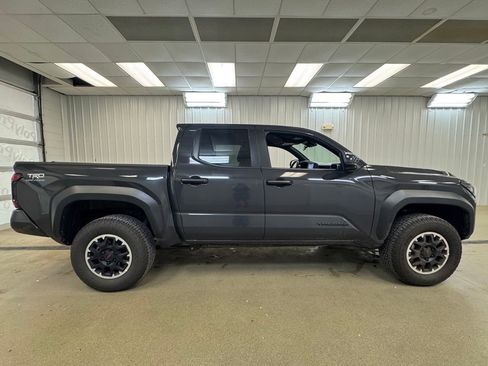 Used 2025 Toyota Tacoma TRD Off-Road AWD/4WD image 5