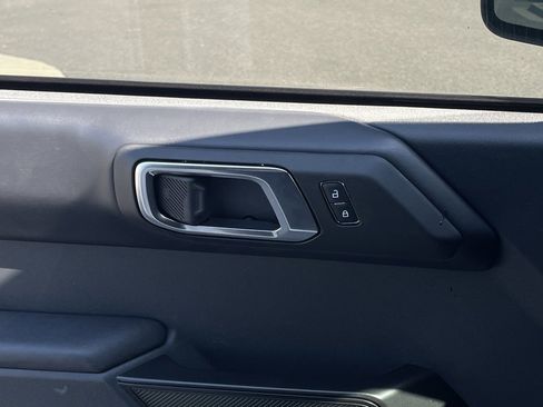 Used 2025 Ford Bronco Badlands image 21