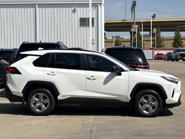 Used 2025 Toyota RAV4 LE AWD/4WD image 3