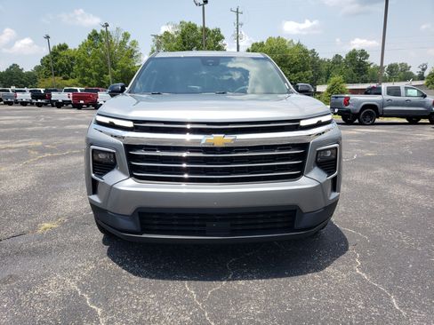 New 2026 Chevrolet Traverse LT w/ Sun and Wheel Package FWD image 7