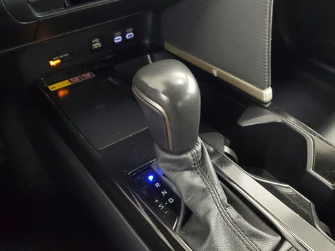 Used 2025 Toyota Camry SE FWD image 27