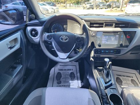 Used 2018 Toyota Corolla LE image 16