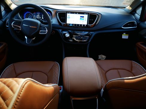 New 2026 Chrysler Pacifica Pinnacle FWD image 19