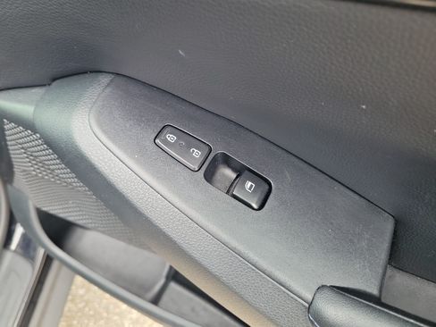 Used 2022 Kia Seltos S FWD image 11