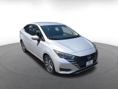 Used 2025 Nissan Versa SV FWD image 3