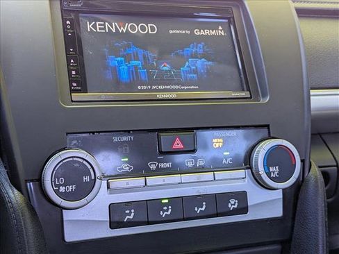 Used 2014 Toyota Camry SE image 6