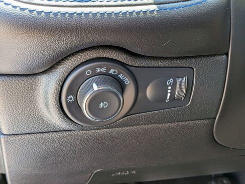 Used 2022 Dodge Durango R/T w/ Tow 'N Go Package AWD/4WD image 17