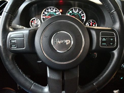 Used 2014 Jeep Wrangler Unlimited Sahara AWD/4WD image 17