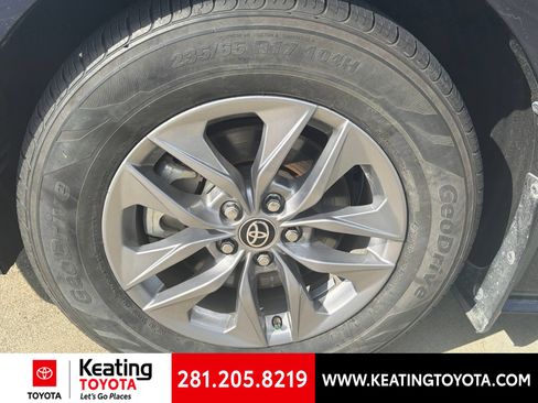 Used 2024 Toyota Sienna XLE FWD image 9