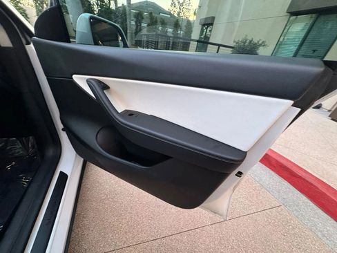 Used 2022 Tesla Model Y Performance AWD/4WD image 31