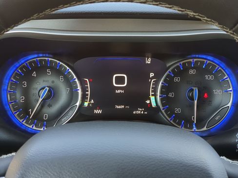 Used 2022 Chrysler Pacifica Touring-L image 14