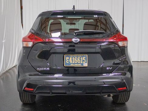 Used 2022 Nissan Kicks SV FWD image 3