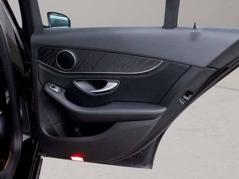 Used 2015 Mercedes-Benz C 300 Sedan image 12