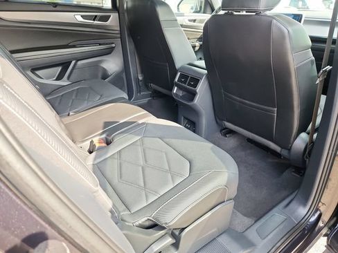Used 2024 Volkswagen Atlas Cross Sport SE FWD image 28
