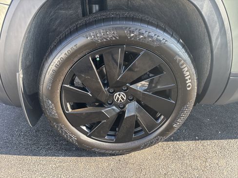 Used 2026 Volkswagen Atlas SE image 8