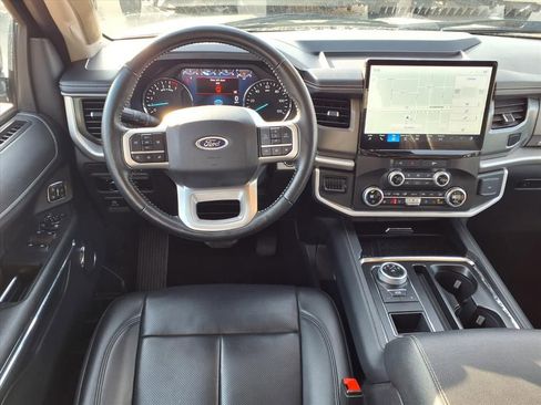 Used 2024 Ford Expedition XLT image 3