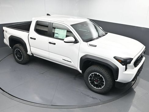 Used 2025 Toyota Tacoma TRD Off-Road AWD/4WD image 36