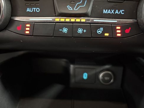 Used 2020 Ford Escape Titanium AWD/4WD image 24