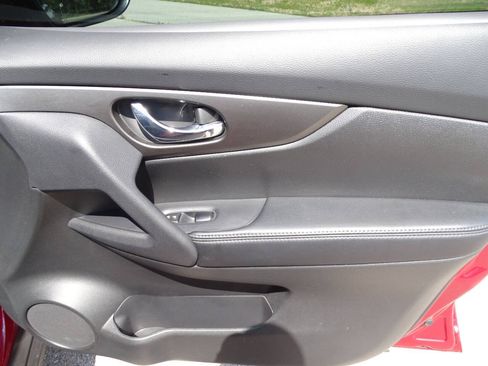 Used 2015 Nissan Rogue AWD w/ SV Moonroof Package image 41