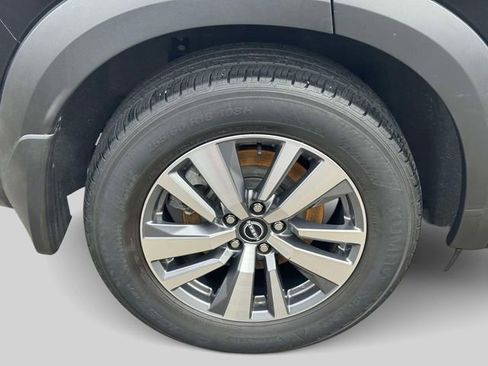 Used 2023 Nissan Pathfinder SL AWD/4WD image 9