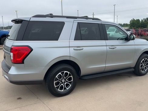 Used 2024 Ford Expedition XLT RWD image 9