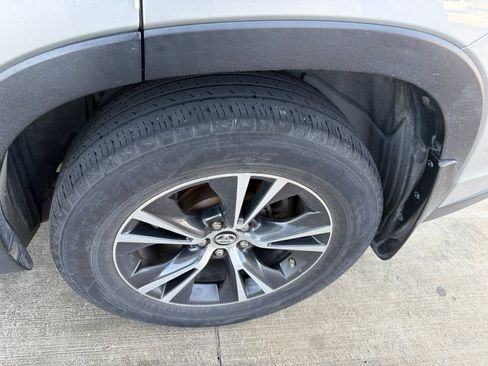 Used 2018 Toyota Highlander LE w/ Protection Package #3 AWD/4WD image 9