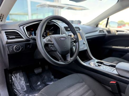 Used 2019 Ford Fusion SE FWD image 13
