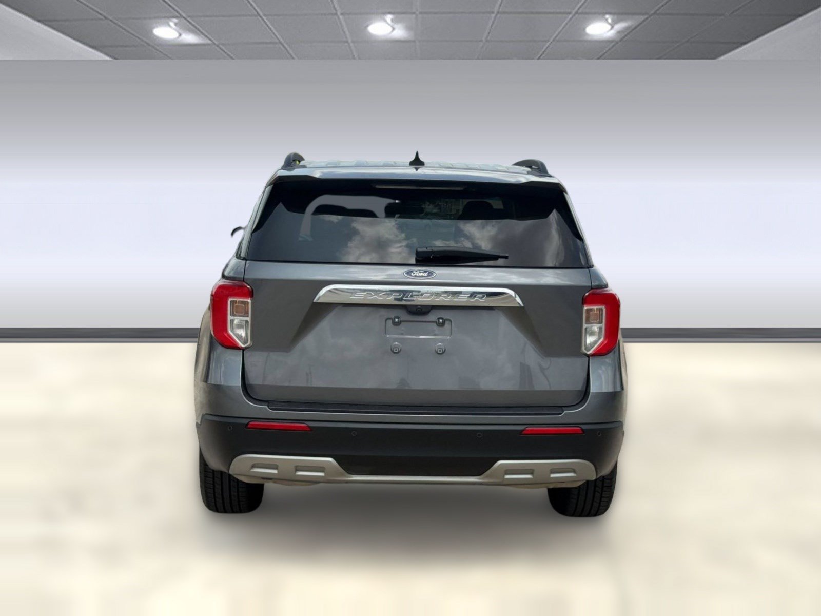 Used 2024 Ford Explorer XLT w/ Equipment Group 202A RWD image 10