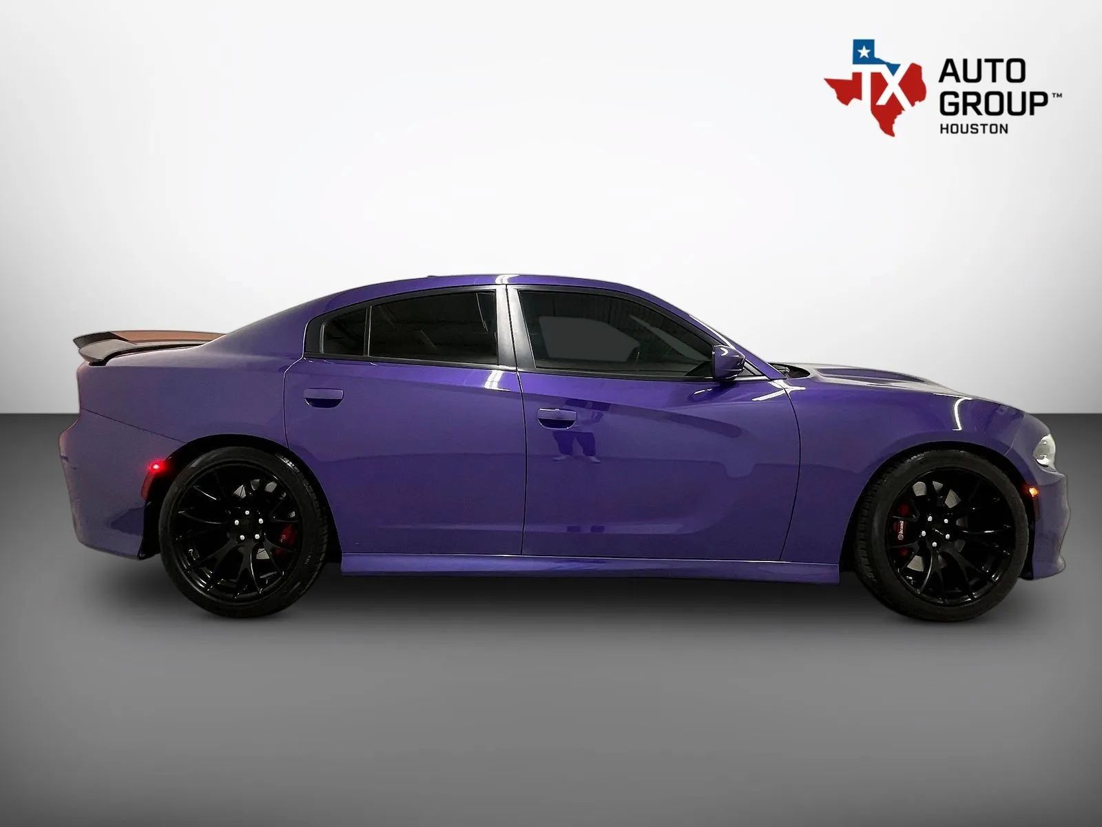 Used 2016 Dodge Charger SRT RWD image 8