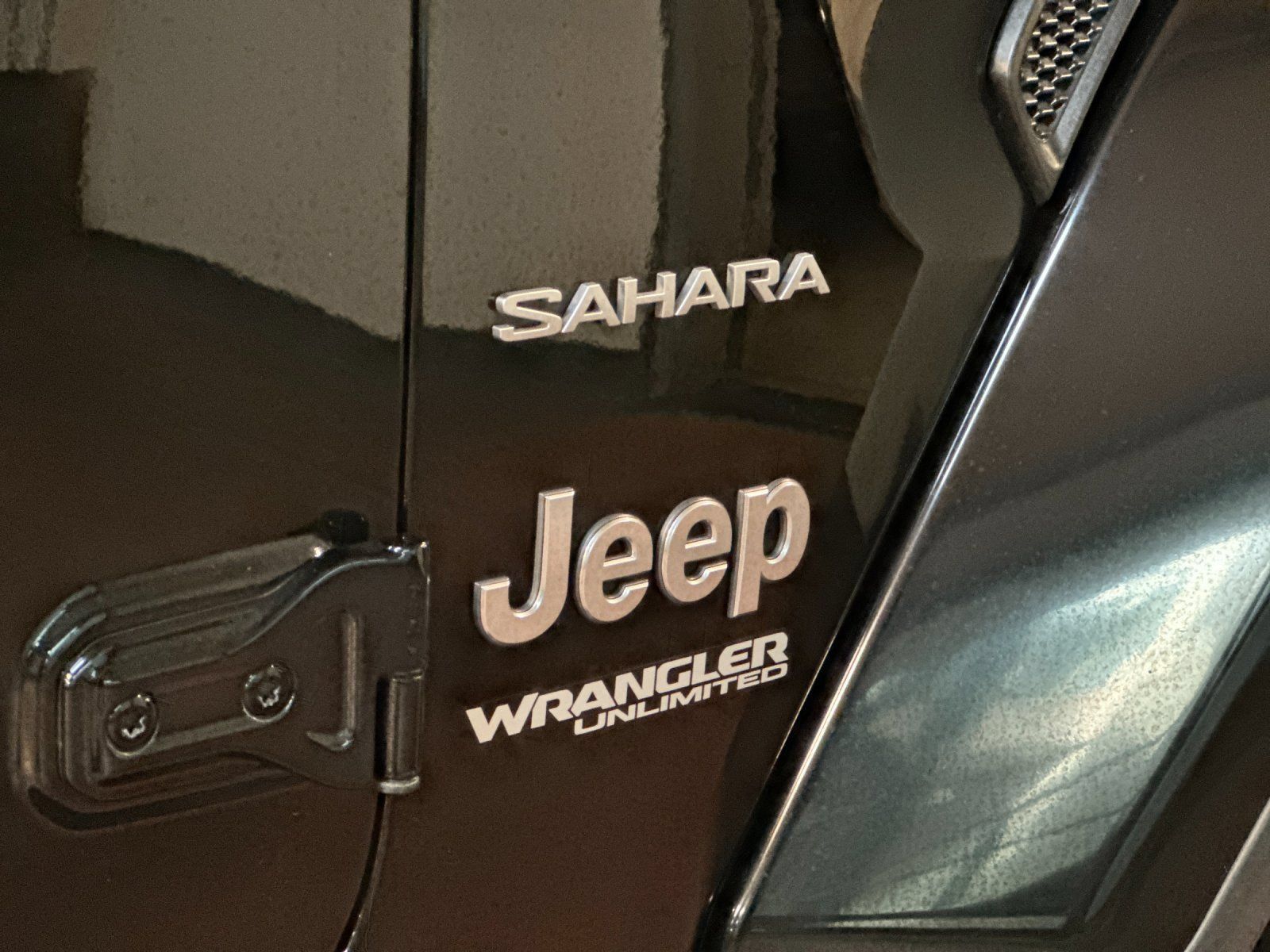 Certified 2022 Jeep Wrangler Unlimited Sahara w/ Cold Weather Group AWD/4WD image 26