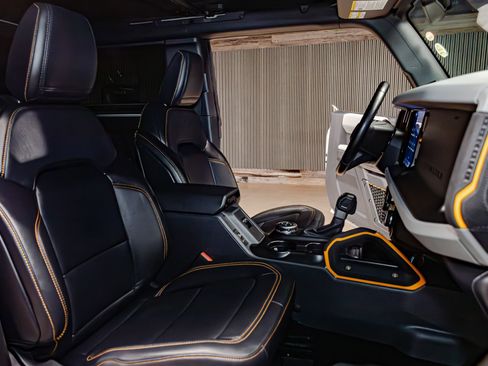 Used 2022 Ford Bronco Badlands image 25