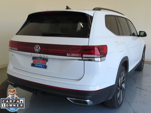 Used 2025 Volkswagen Atlas SE image 4