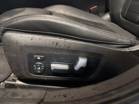 Used 2024 BMW 330i xDrive Sedan w/ Premium Package image 9