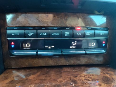 Used 2013 Mercedes-Benz E 350 Luxury image 21