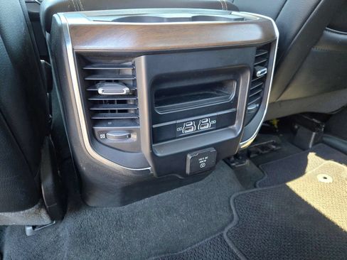Used 2022 RAM 1500 Laramie AWD/4WD image 12