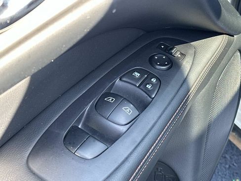 Used 2020 Nissan Pathfinder SL AWD/4WD image 25