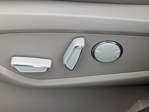 Certified 2023 Lincoln Nautilus Reserve w/ Equipment Group 201A image 21