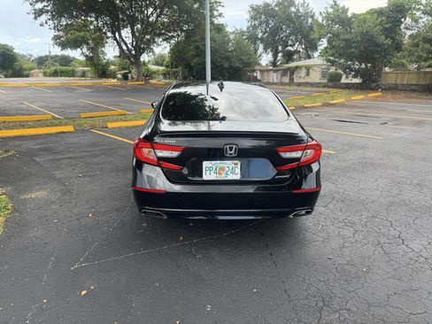 Used 2018 Honda Accord Sport image 8