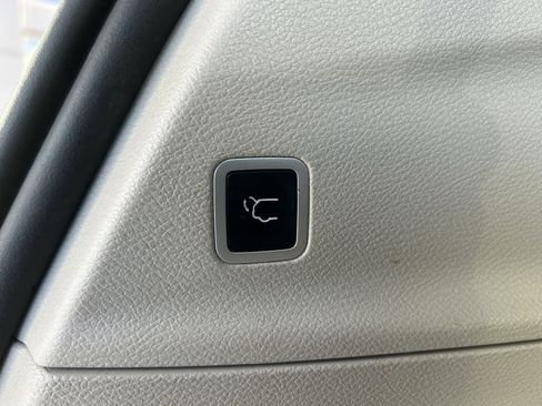 Used 2021 Chrysler Pacifica Touring w/ Cold Weather Group image 27