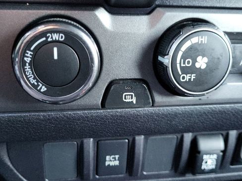 Used 2019 Toyota Tacoma TRD Off-Road AWD/4WD image 28